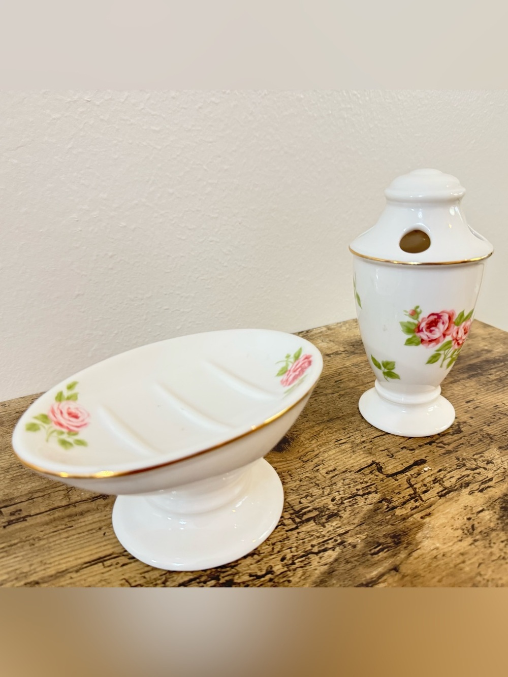 Martha Stewart Rose Bathroom Set | Soap Dish & Toothbrush Holder - Picture 3 of 14